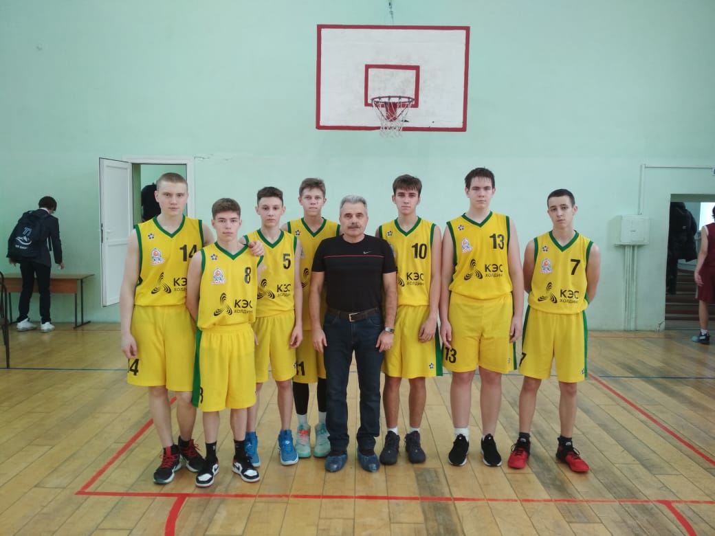 Поздравляем команду юношей, СТАВШИМИ ВТОРЫМИ на первенстве города Барнаула по баскетболу в 2022/23 учебном году