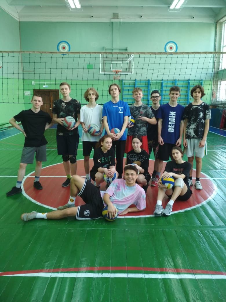 27 марта в лицее прошло соревнование по волейболу среди сборных старших классов..