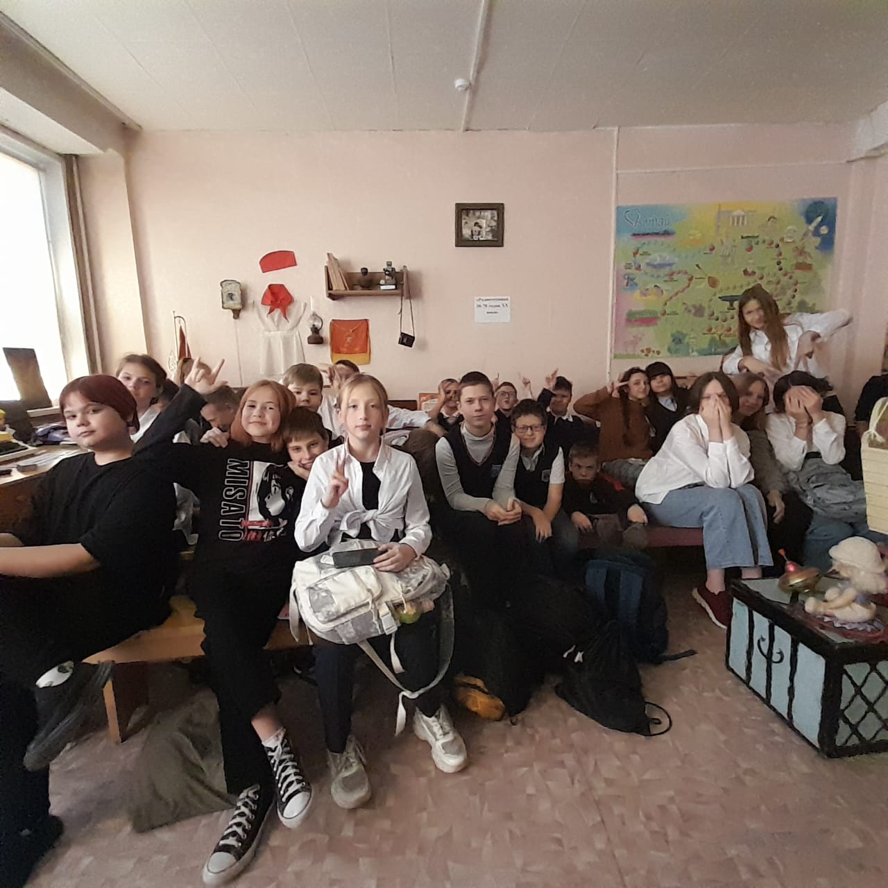 15 октября 2022 года в лицейском музее «Русская изба» прошли уроки-беседы по регионоведению для учащихся шестых классов ..