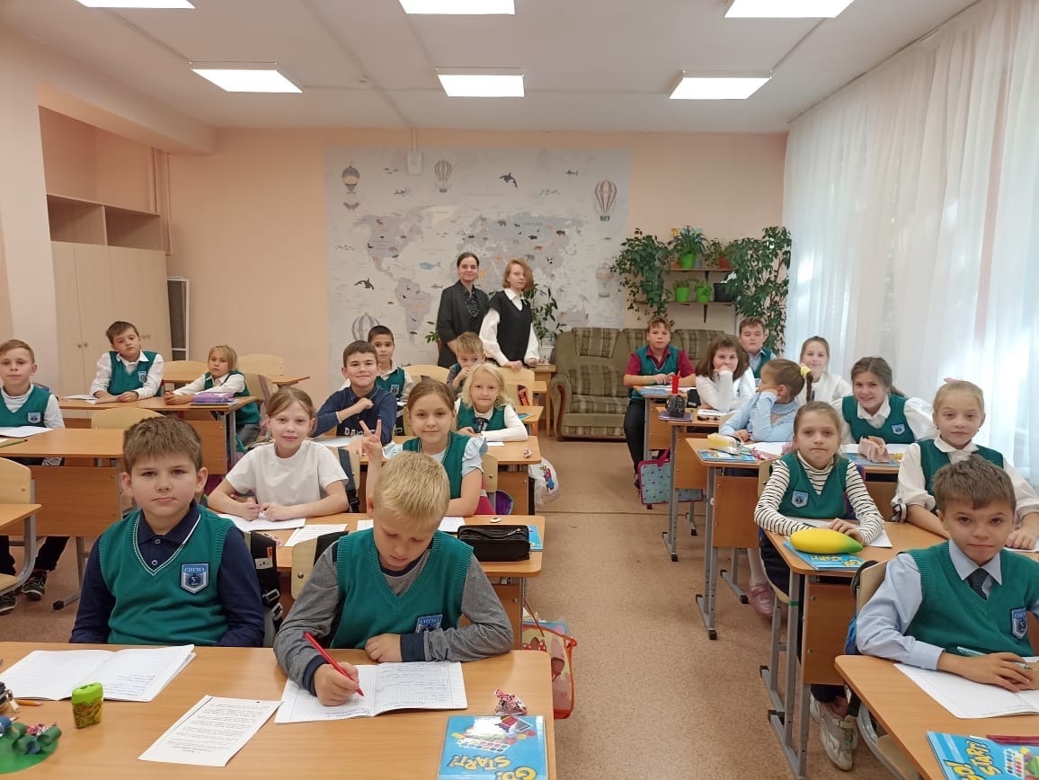 23 сентября для учащихся 3 «Б» класса прошел проект безопасности, организованный ученицами 9 «А» класса Лукашевой Елизаветой и Матлашовой Полиной..