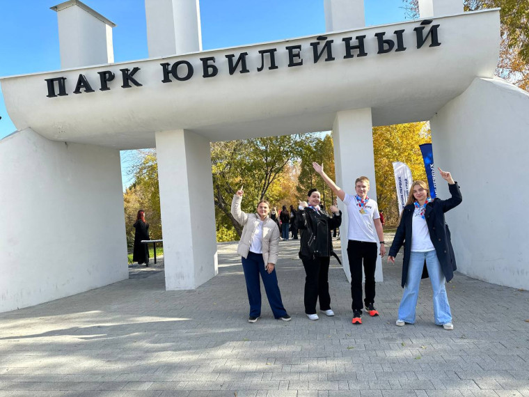 11 октября ученики 9 «А»класса Козленко Алексей (председатель первичного отделения РДДМ в лицее).
