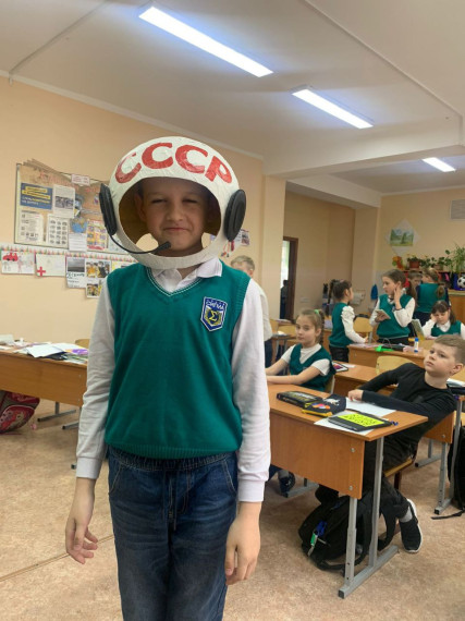 Очень ответственно подошли к подготовке дня космонавтики учащиеся 3 Б класса со своим классным руководителем Светланой Юрьевной Губаревой..